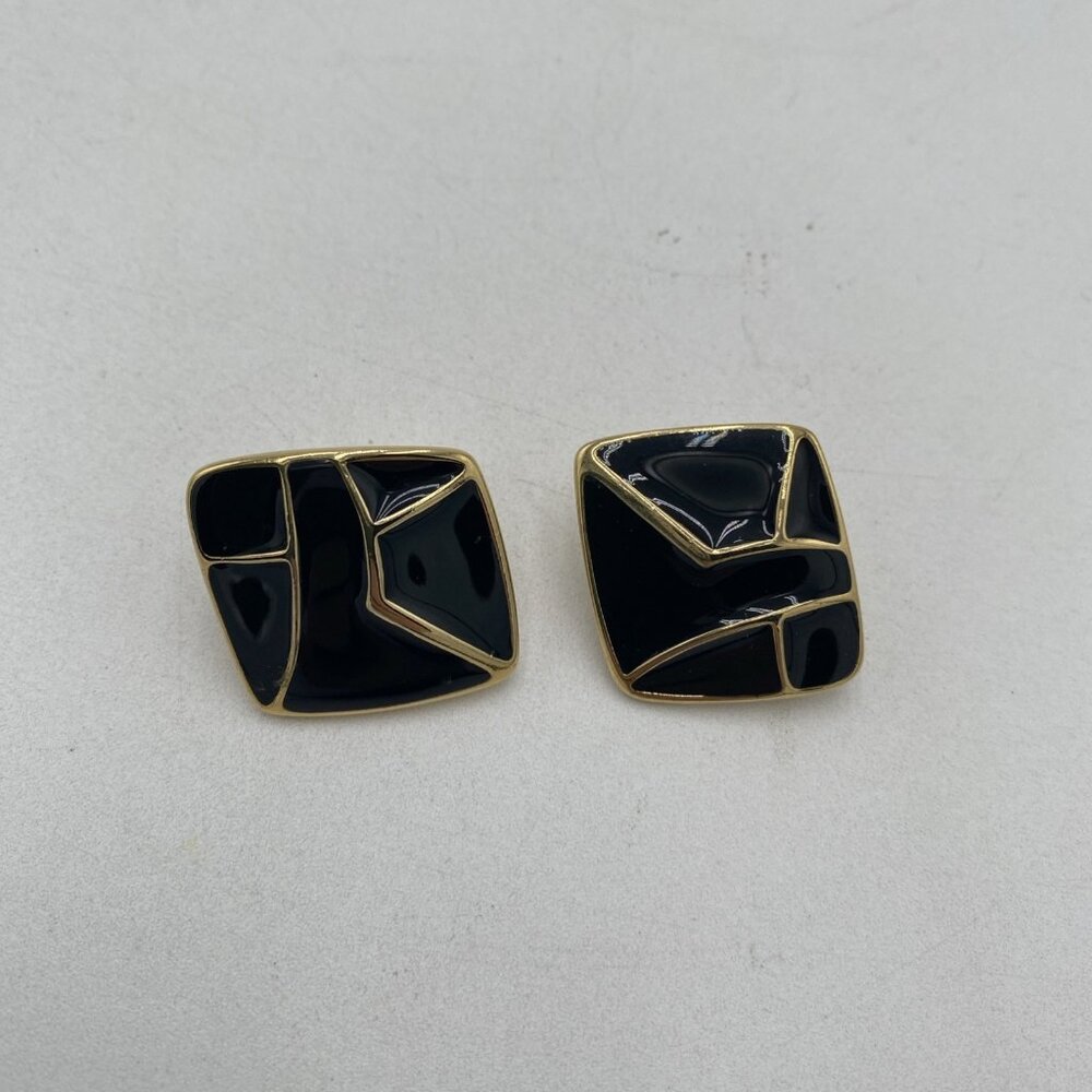 Vintage Crown Trifari Black Enamel Gold Tone Clip On Earrings Modern Geometric